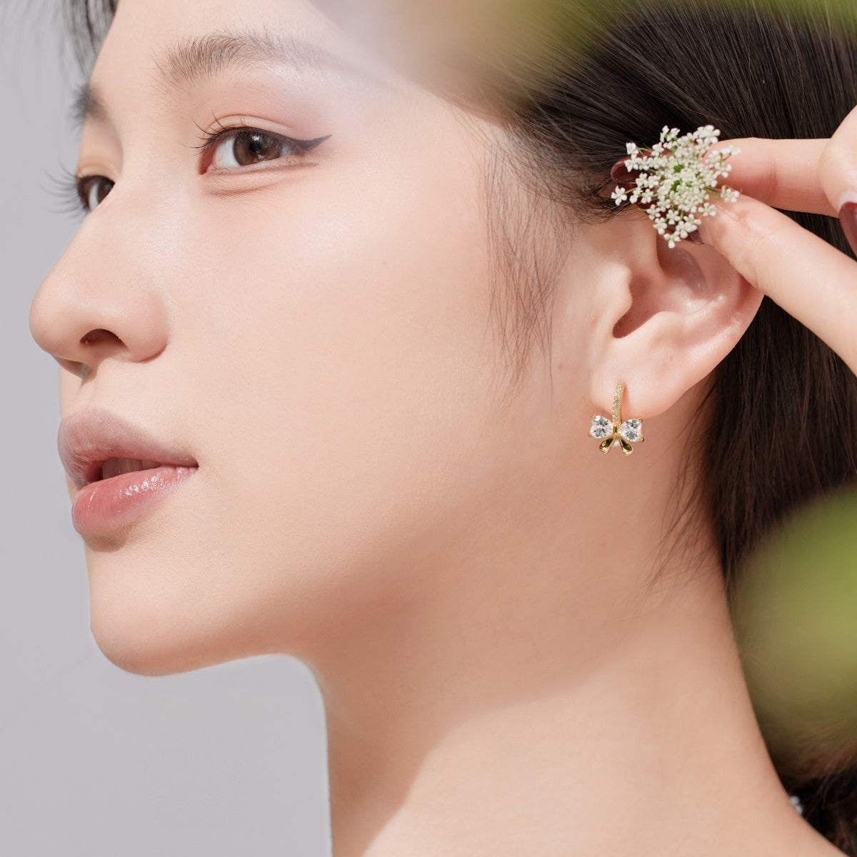 [Clover Jewelry]Exquisite Earrings With Heart-Shaped Bow Design