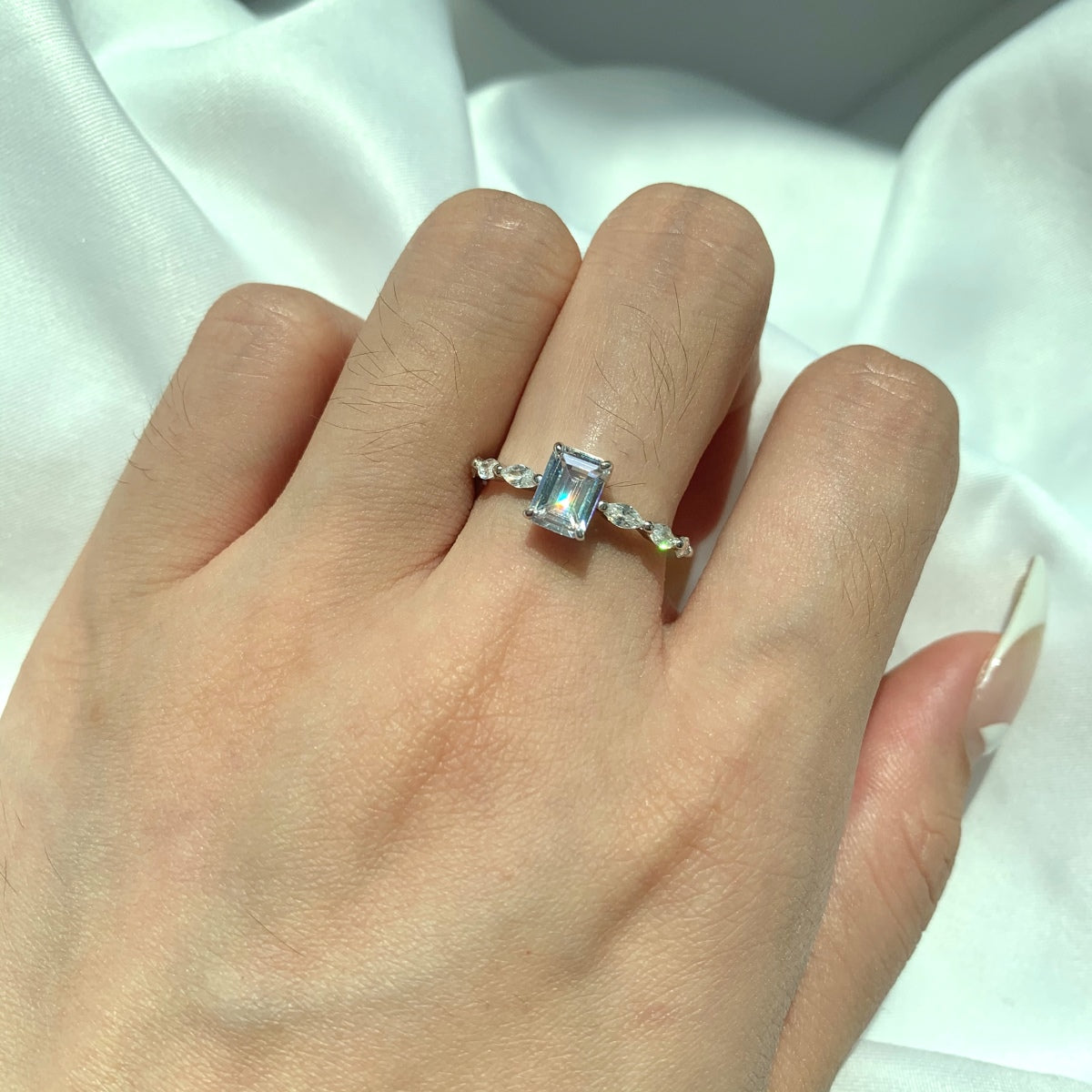 [Clover Jewelry]1.0 Carat Dainty Resplendent Radiant Cut Daily Ring