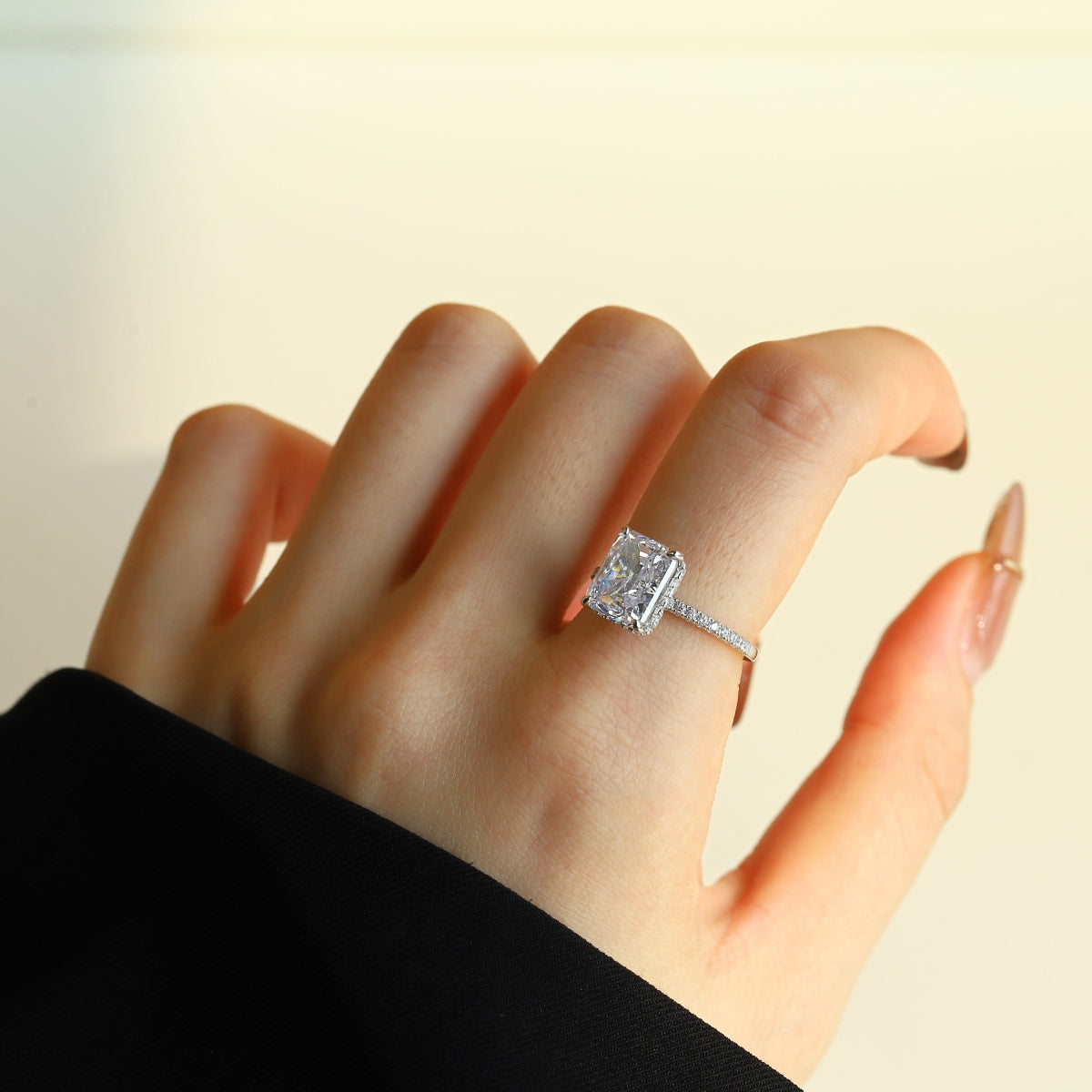 [Clover Jewelry]4.0 Carat Luxurious Engagement Ring