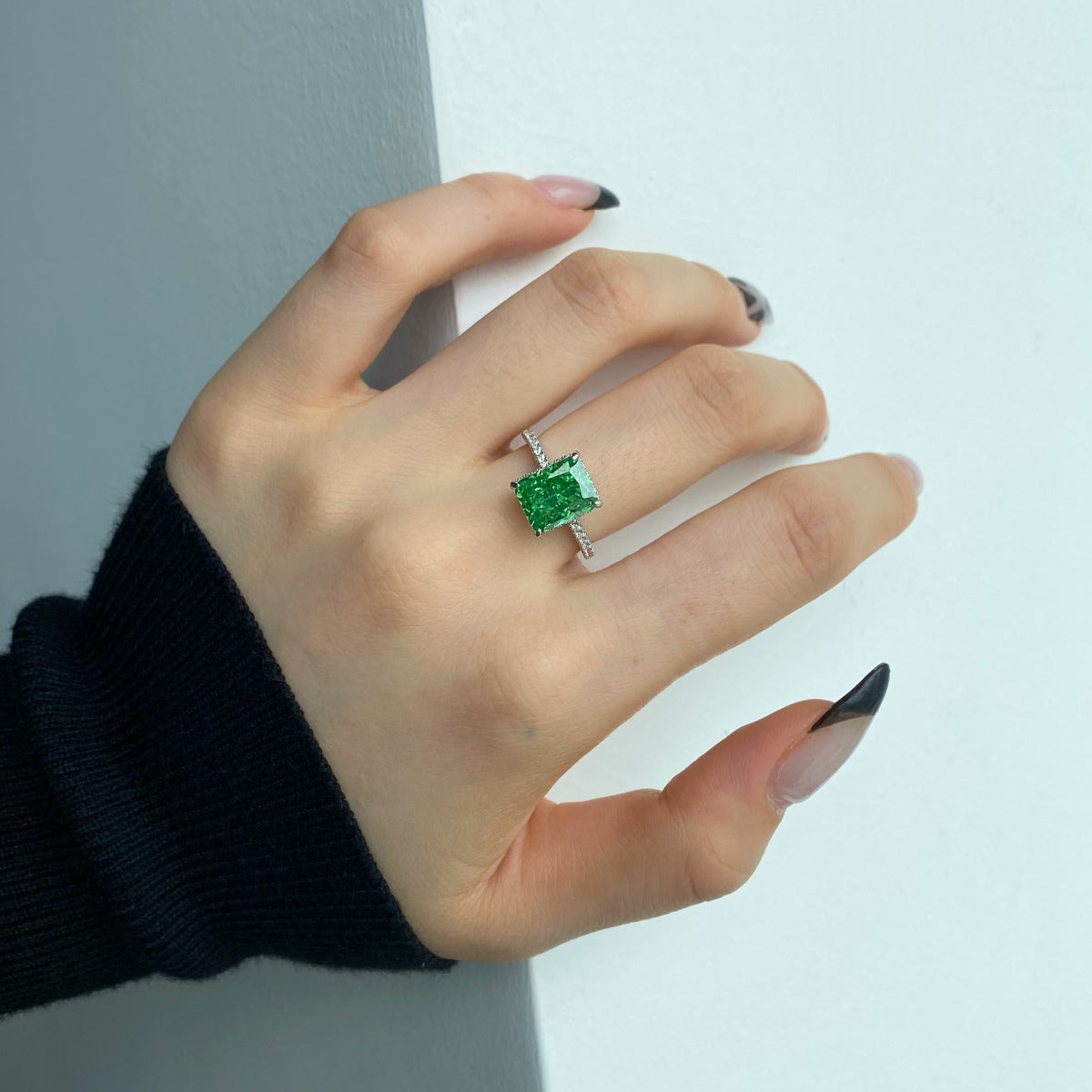 [Clover Jewelry]4.0 Carat Luxurious Engagement Ring