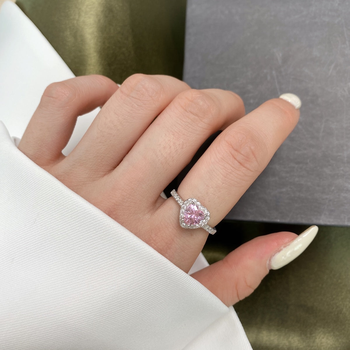 [Clover Jewelry]Eternity Splashy Romantic Heart Shape Lover Ring