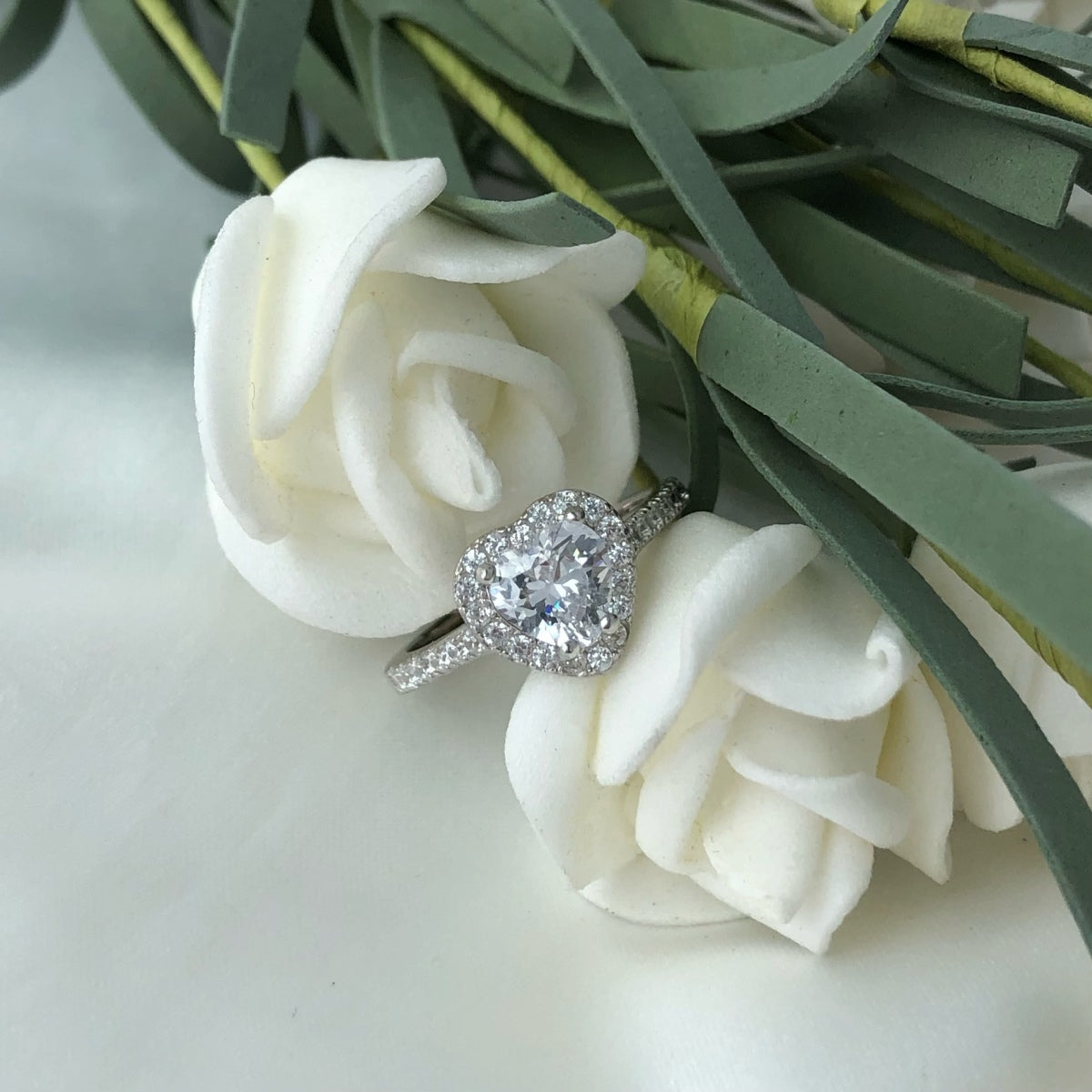 [Clover Jewelry]Eternity Splashy Romantic Heart Shape Lover Ring