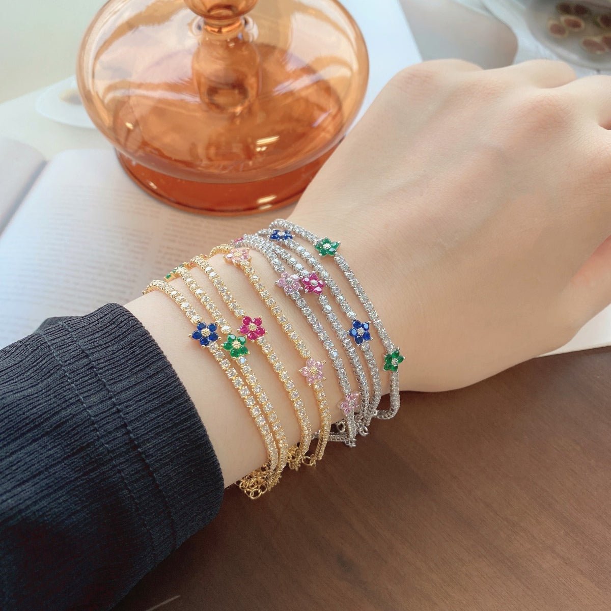 [Clover Jewelry]Sparkling Flower Shape Tennis Bracelet