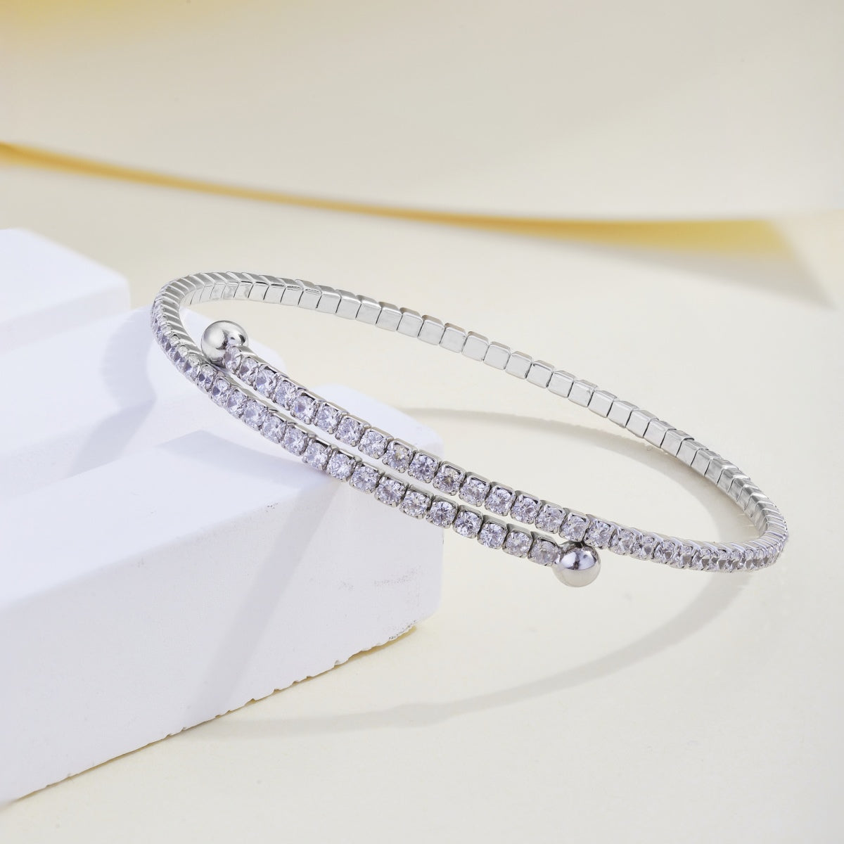 [Clover Jewelry]Row of Diamonds Round Fashion Bracelet