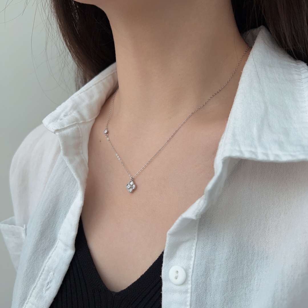 [Clover Jewelry]Delicate Flower Shape Necklace