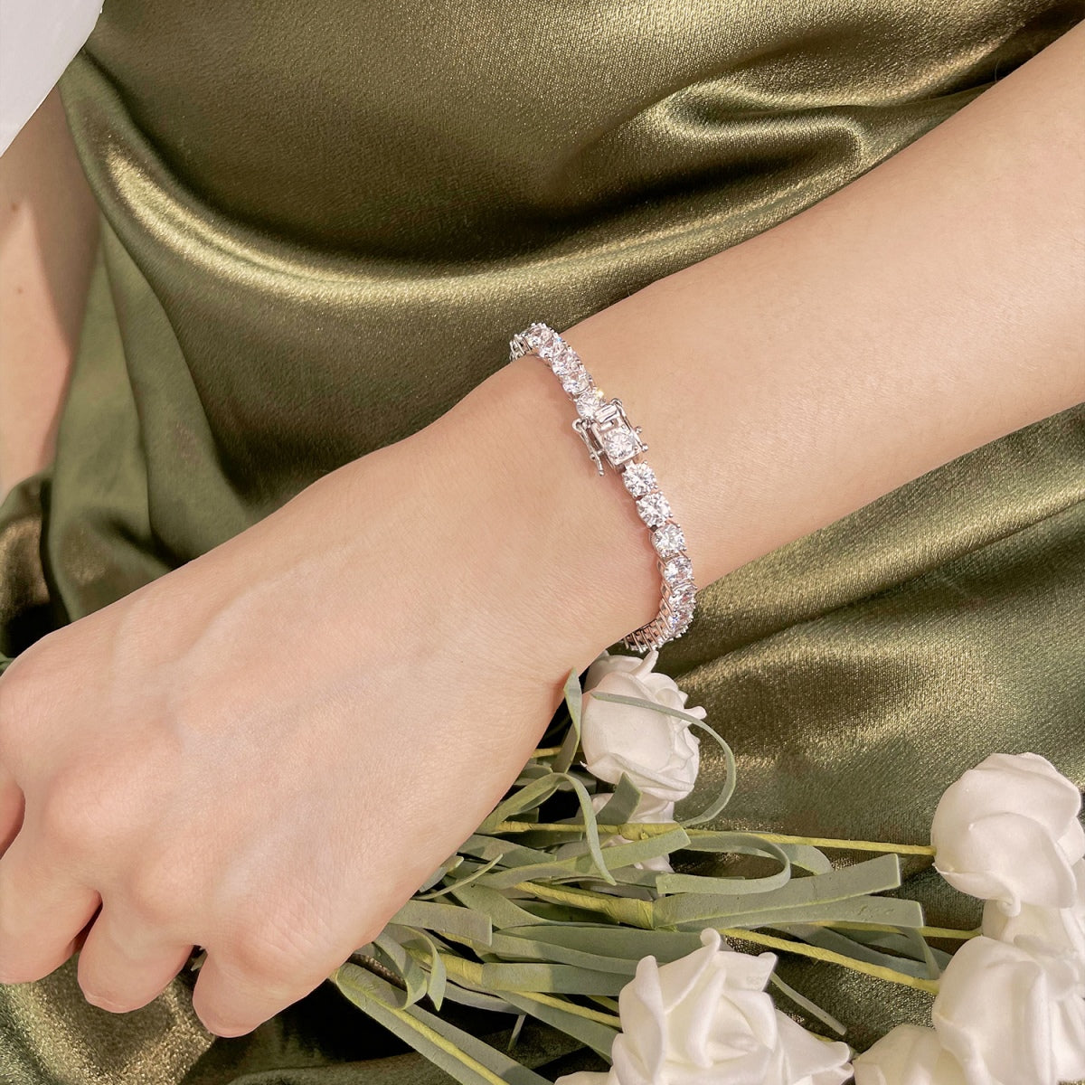 [Clover Jewelry]Ornate Sparkling Round Cut Wedding Bracelet