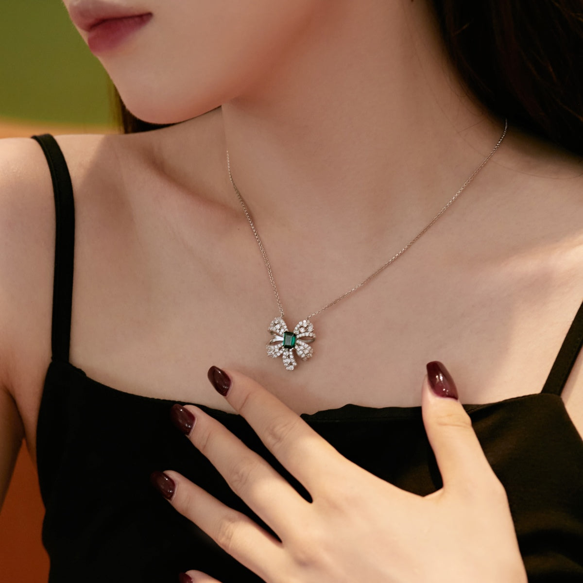 [Clover Jewelry]Luxurious Flower Shape Emerald Cut Necklace