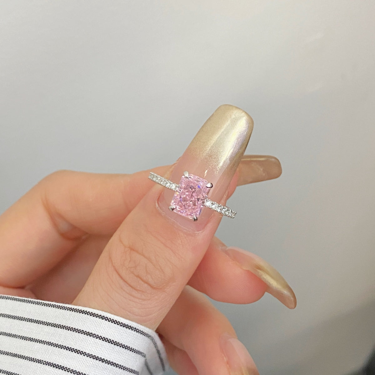 [Clover Jewelry]2.0 Carat Dazzling Sparkling Radiant Cut Party Ring