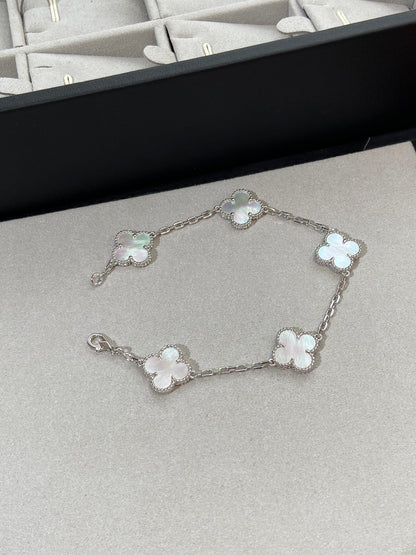 [Clover Jewelry]CLOVER WHITE PEARL MOP 5 MOTIF BRACELET COLLECTION