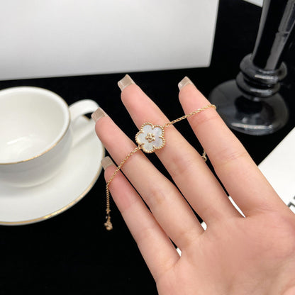 [Clover Jewelry]LUCKY  WHITE MOP  PLUM BLOSSOM NECKLACE